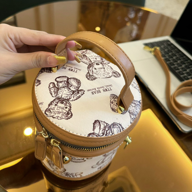 Túi Xách Tay, Đeo Chéo Nữ Dáng Trụ Họa Tiết Gấu Hót T122