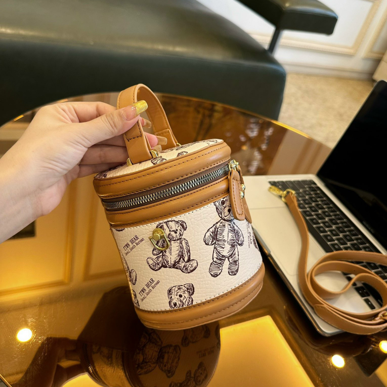 Túi Xách Tay, Đeo Chéo Nữ Dáng Trụ Họa Tiết Gấu Hót T122