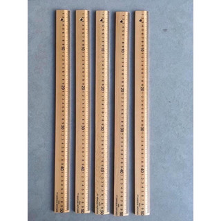 Thước gỗ AA có 3 loại, dài 50cm, 60cm, và thước bầu dùng trong nghành may mặc hoặc mua về để rèn con