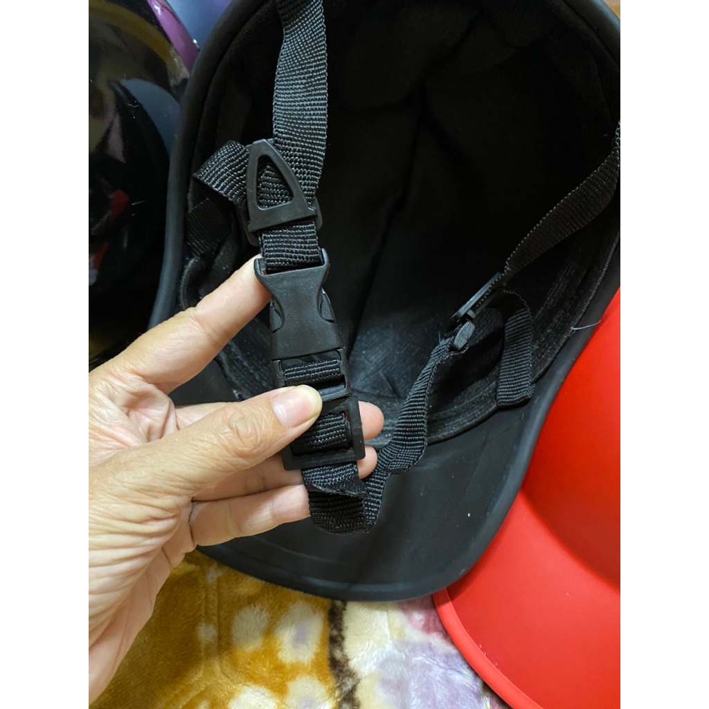 SĨ Mũ Bảo Hiểm Lưỡi Trai Kẻ Sọc Ca Rô Màu Đen, Trắng Siêu Nhẹ Siêu Rẻ