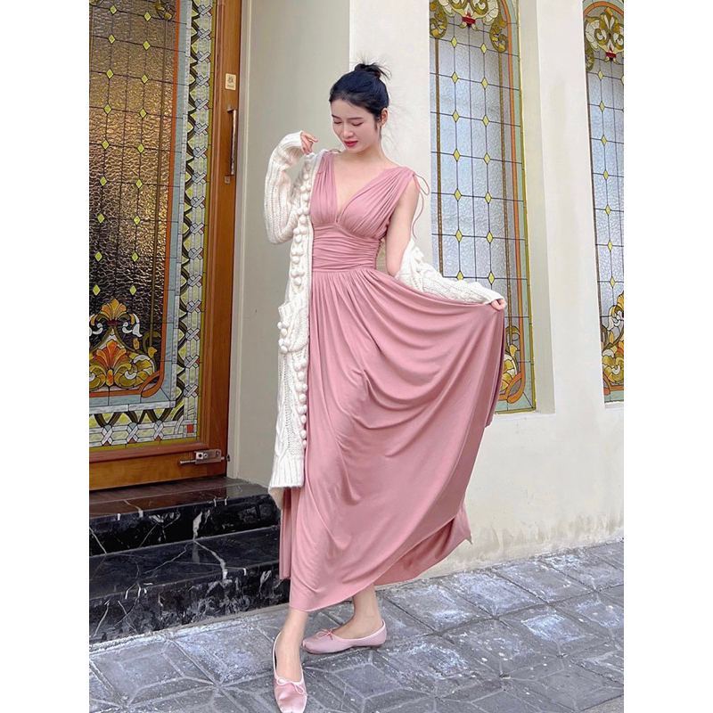 Váy cổ V màu hồng dáng dài phong cách sexy đi biển