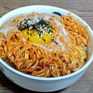 Mì trộn phô mai Ottogi 80g