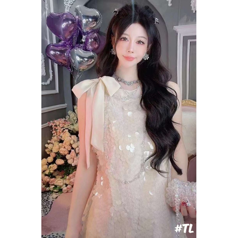 Đầm suông ba lỗ kim sa thắt nơ vai