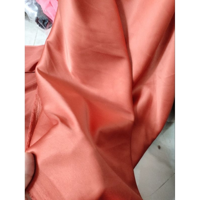 Vải tafta cam, có độ bóng, mềm vừa phải, có độ bồng nhẹ 30k/1m