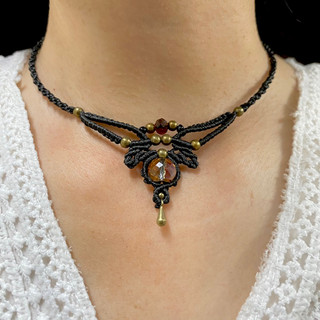 Vòng cổ choker handmade thắt macrame phối đá zircon cực lấp lánh. Macrame choker necklace with zircon crystals