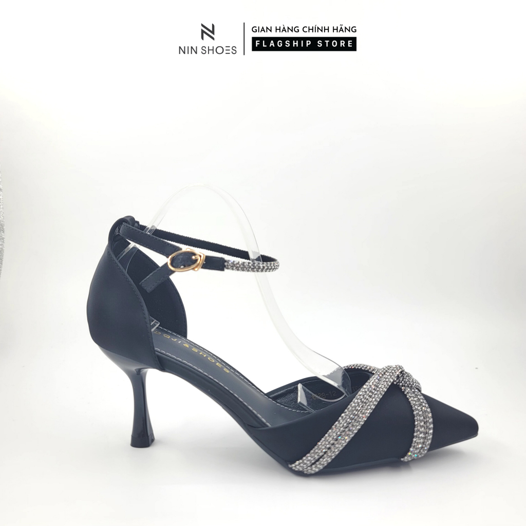 Cao gót Ninshoes 6 phân gót nhọn mũi nhọn hở hông tag hai dây đá cuộn trộn quai cài cổ.