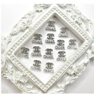 Mã charm thương hiệu mới nhé a