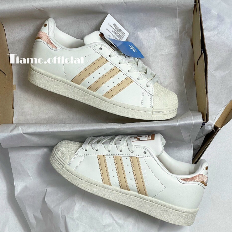 Giày Thể Thao Sneaker StanSmith SuperStar Original Sọc Vàng Mũi Sò Màu Trắng Sữa Cho Nam Nữ