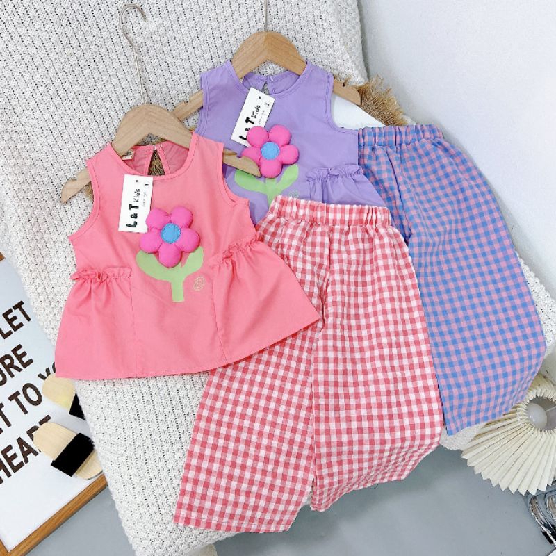 Bộ  áo nhúm hoa nổi quần xuông xinh xắn bé gái