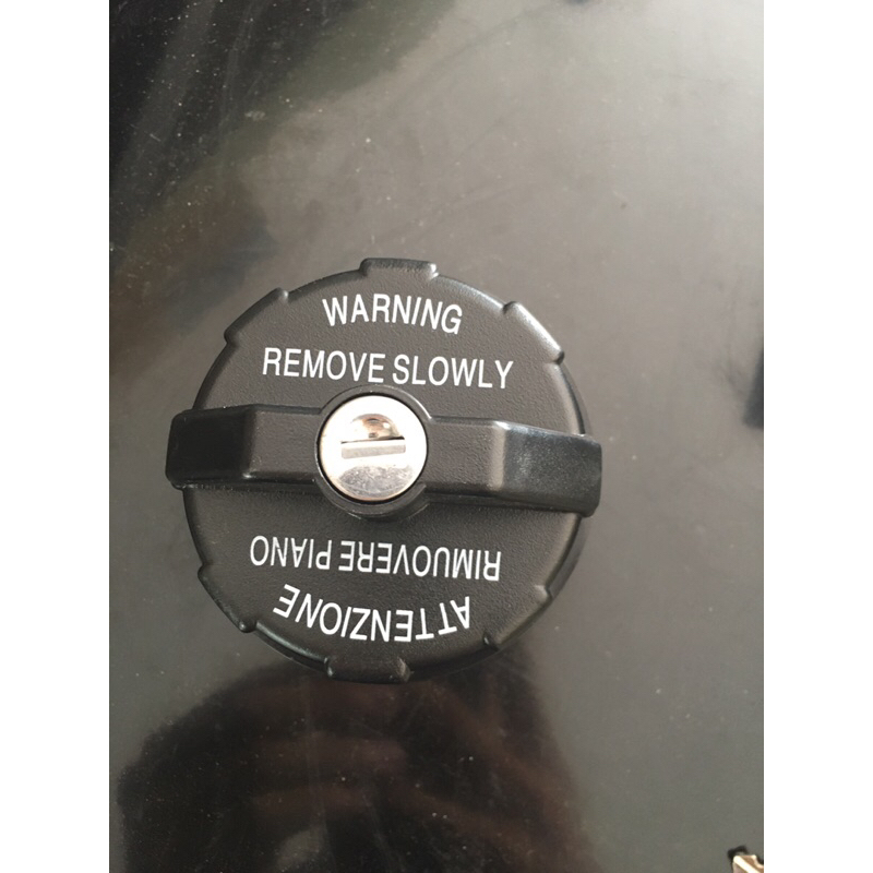 Nắp bình dầu ô tô xe tải Huyndai xoáy ren, phù hợp xe từ 1 tấn đến 3,5 tấn đường kính ren 4,4cm