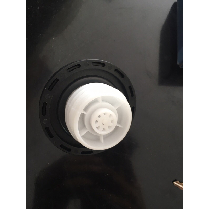 Nắp bình dầu ô tô xe tải Huyndai xoáy ren, phù hợp xe từ 1 tấn đến 3,5 tấn đường kính ren 4,4cm