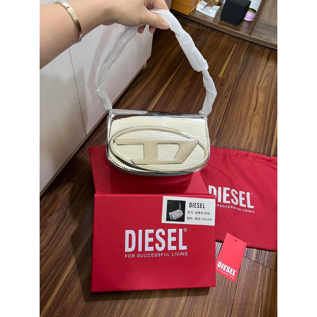 Túi D HỘP ĐỎ  size 20cm-13cm chuẩn súp sịn kèm dây đeo chéo