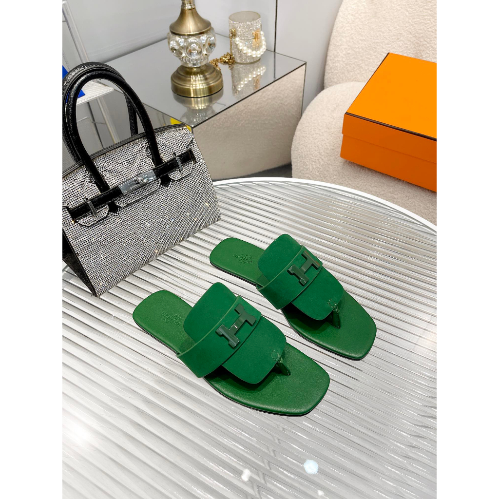 Dép xỏ ngón thời trang cao cấp thương hiệu Hermès thiết kế quai to thời thượng, hiện đại