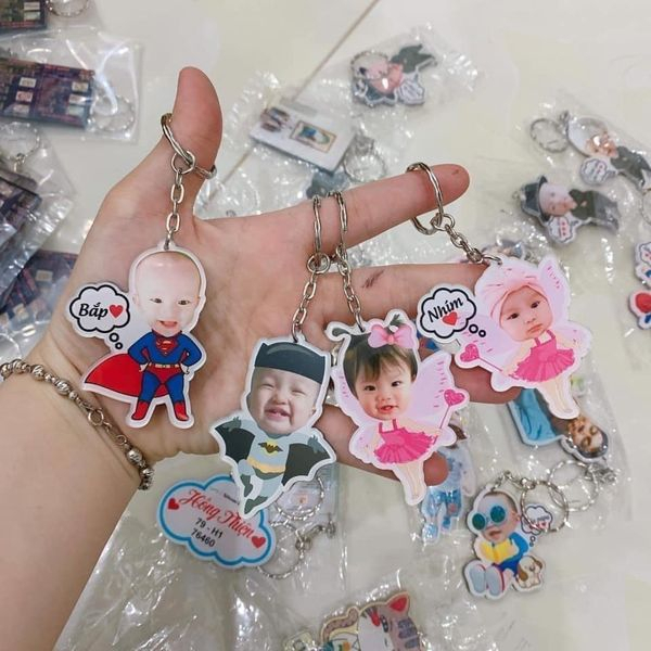 Móc khoá Mica in ảnh cắt viền theo yêu cầu