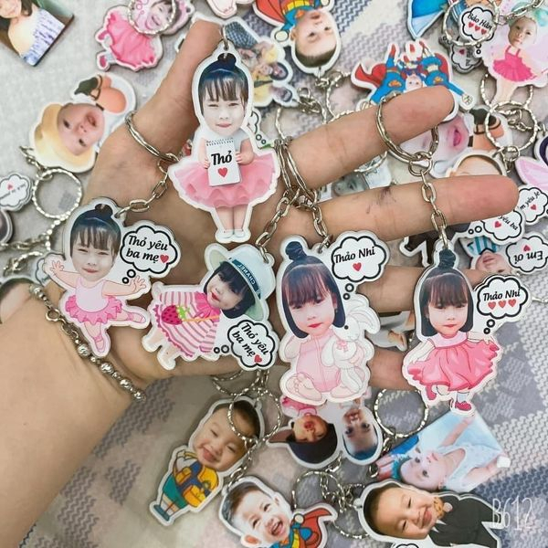 Móc khoá Mica in ảnh cắt viền theo yêu cầu