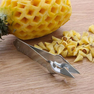 Dụng cụ inox gắp mắt thơm dứa - kẹp lấy mắt khớm tiện dụng