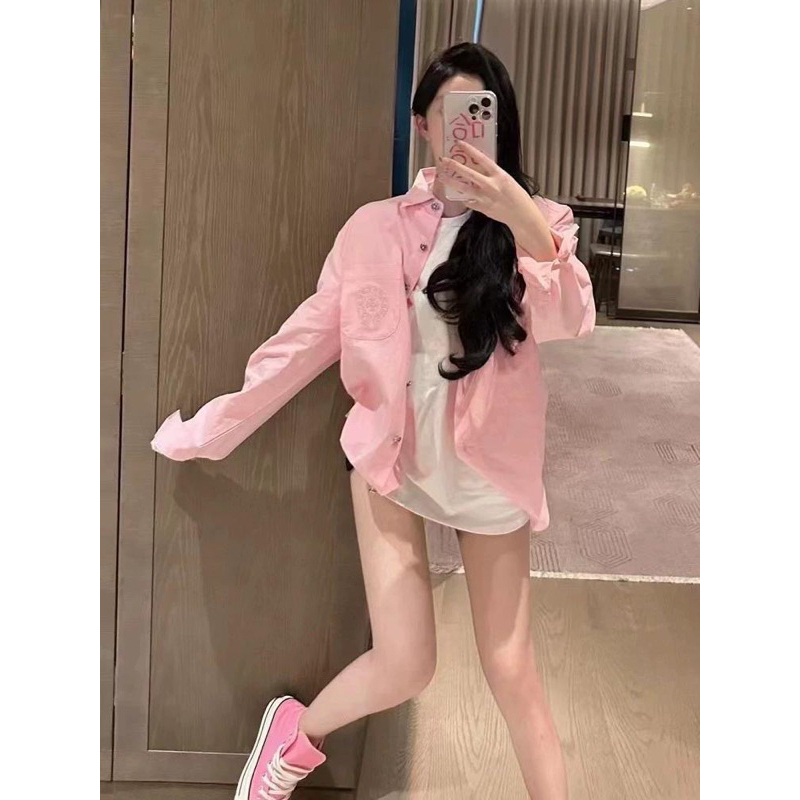 Áo Sơ Mi Tay Dài Logo Đính Đá Thêu Phối Da Chomeheart Cao Cấp