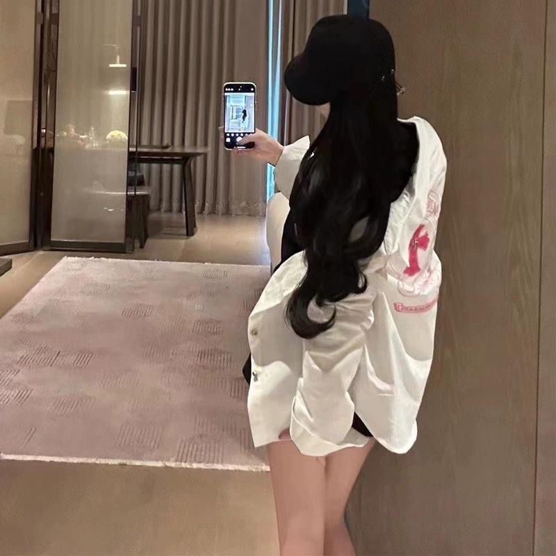 Áo Sơ Mi Tay Dài Logo Đính Đá Thêu Phối Da Chomeheart Cao Cấp