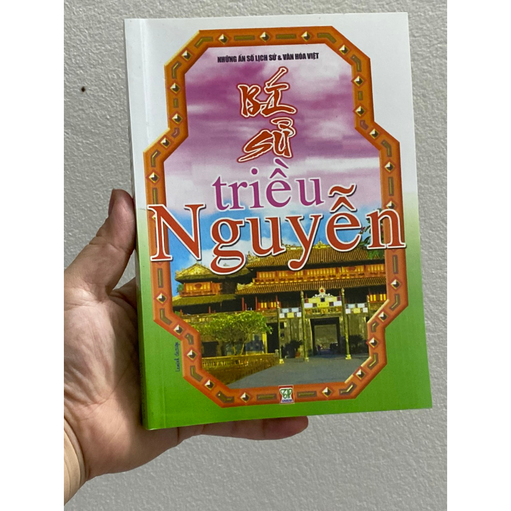 Sách - Bí sử triều Nguyễn