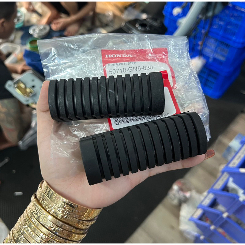 Cao su chân sau wave thái