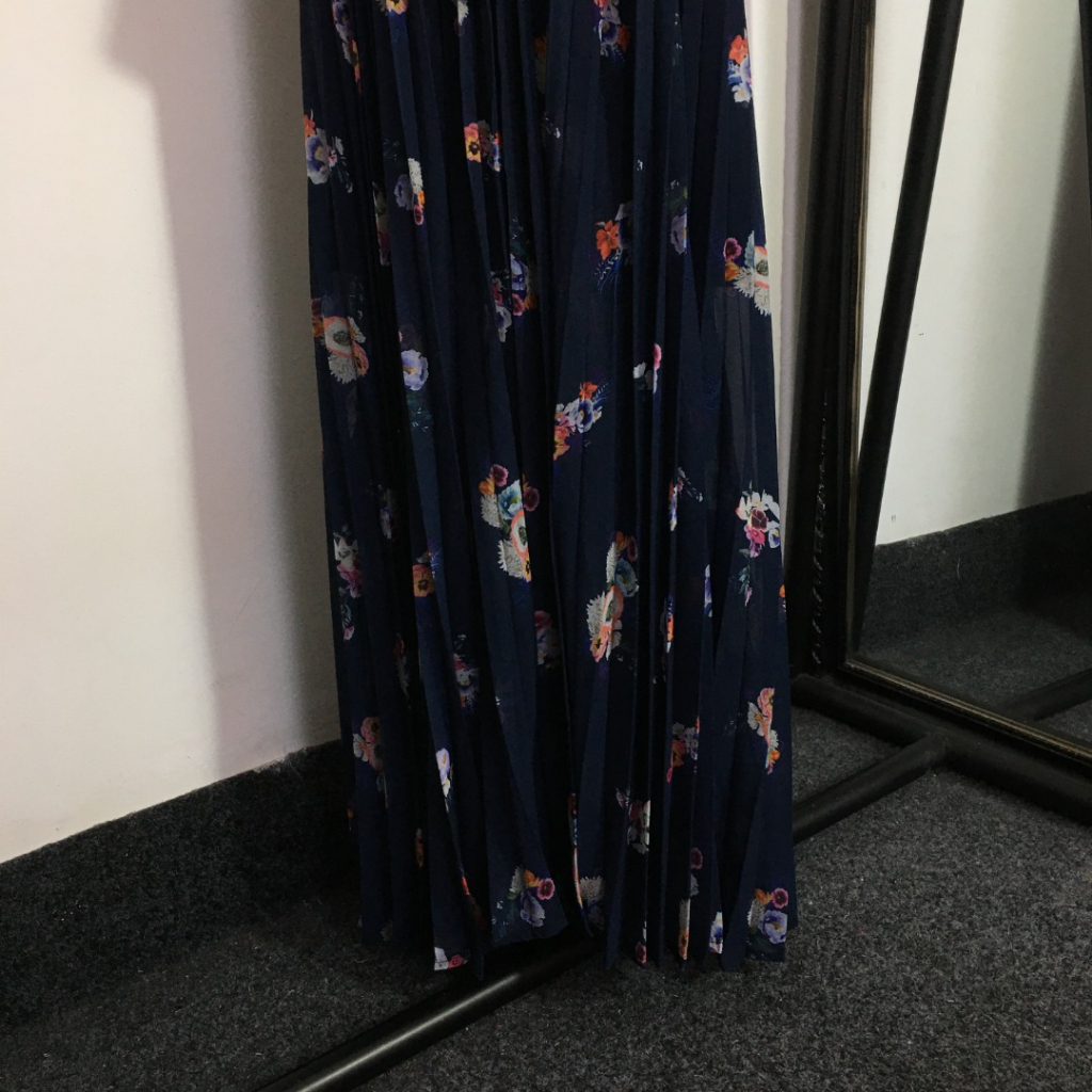 Váy lụa xếp ly nữ không tay Zimmermann thắt nơ cá tính