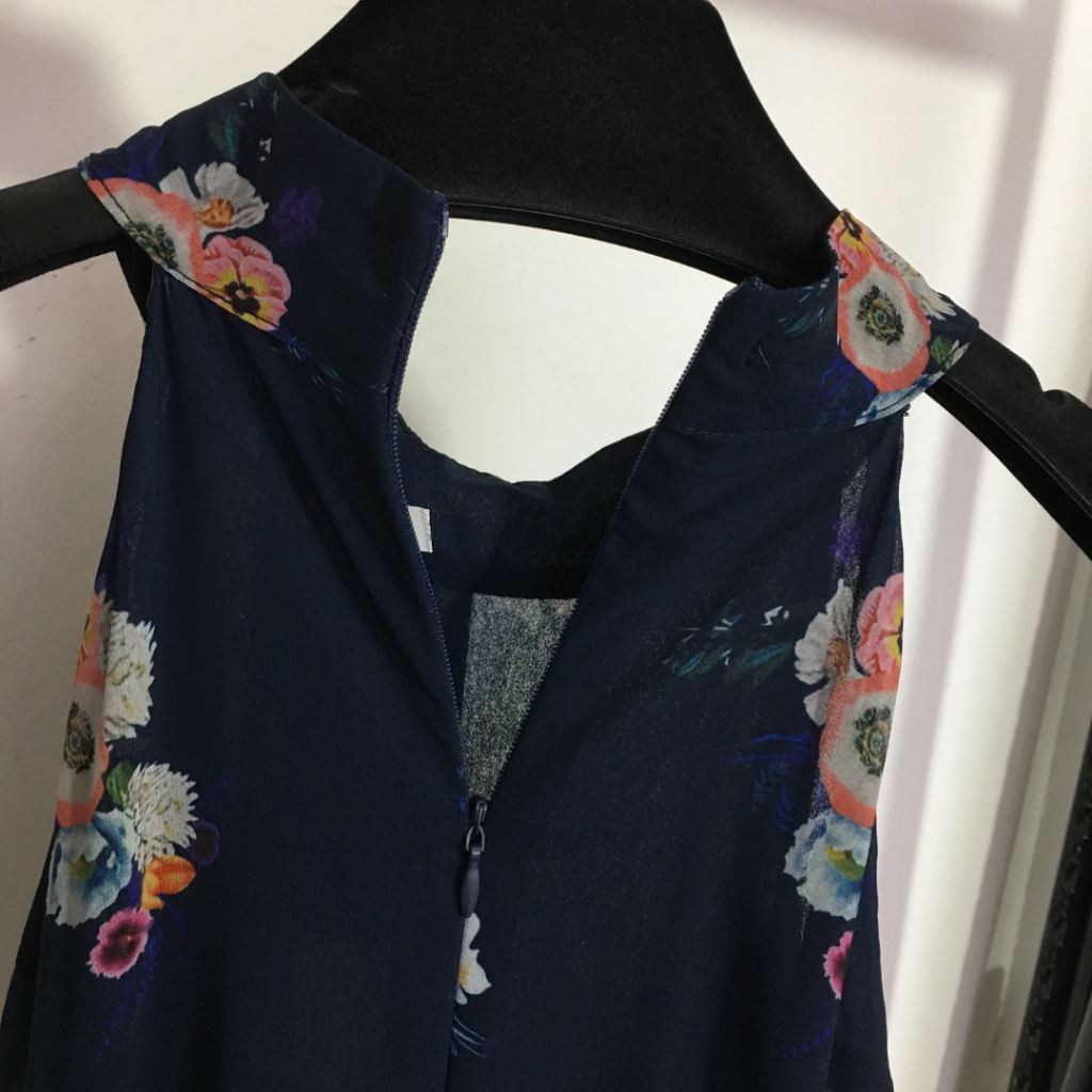 Váy lụa xếp ly nữ không tay Zimmermann thắt nơ cá tính