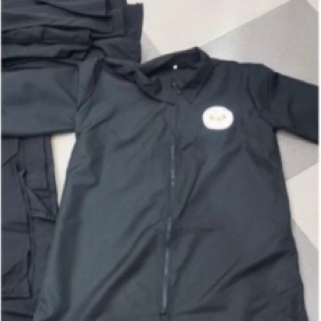 Áo grooming cắt tỉa cho thú cưng không dính lông màu đen