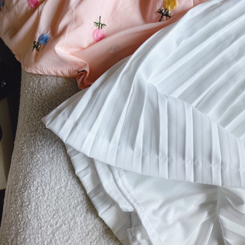 Set áo dây thêu + váy xếp li trắng - Chitchitstore