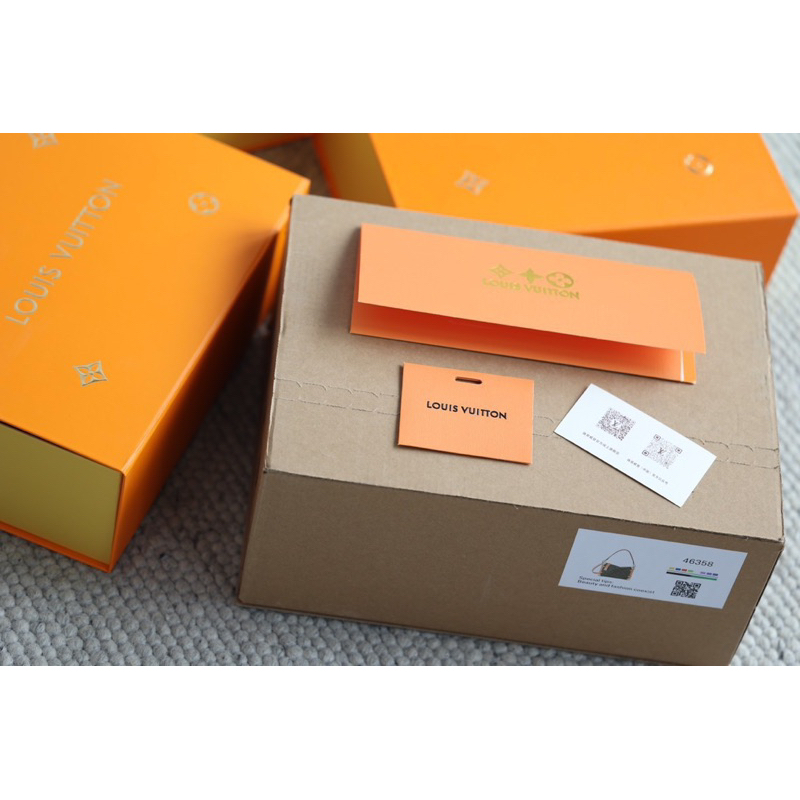 Túi đeo Lv Side Truck mã mới 2box đẹp code màu hoa nâu W266-23