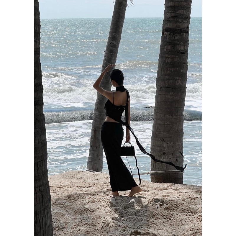 LadyQueen- Áo tua rua vạt xéo kèm bông buộc cổ- Lily Top | BigBuy360 - bigbuy360.vn