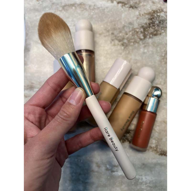 Cọ trang điểm phấn phủ Rare Beauty By Selena