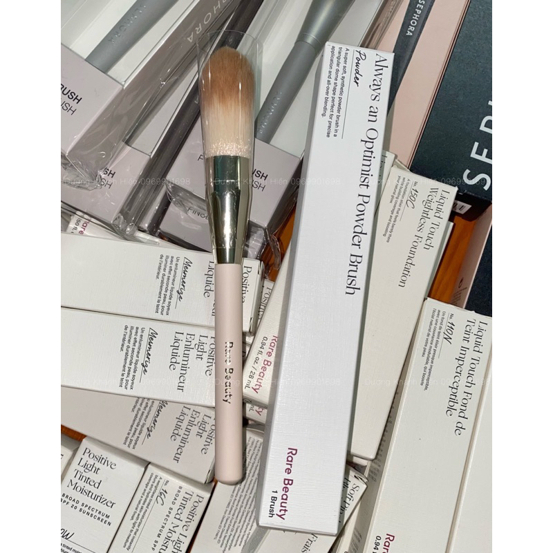 Cọ trang điểm phấn phủ Rare Beauty By Selena