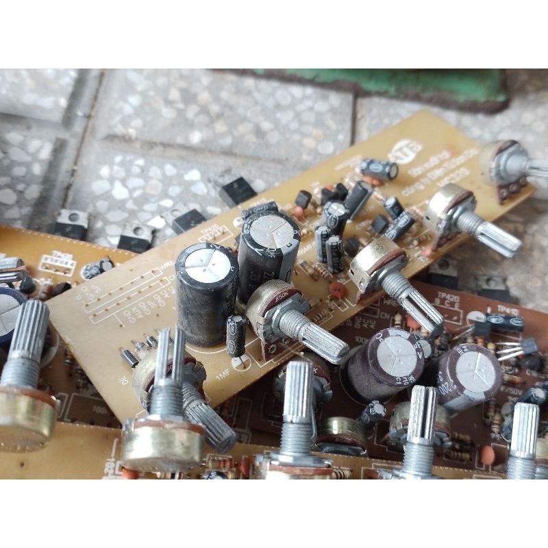 10 mạch công suất 100W.