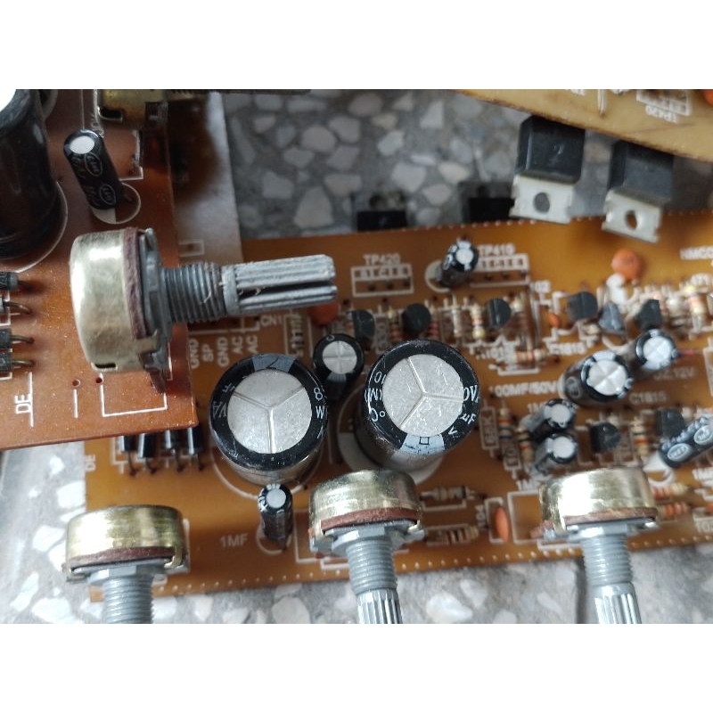 10 mạch công suất 100W.