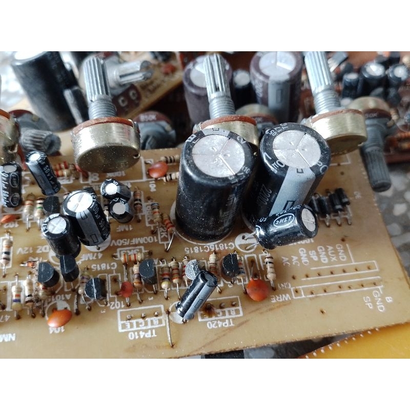 10 mạch công suất 100W.