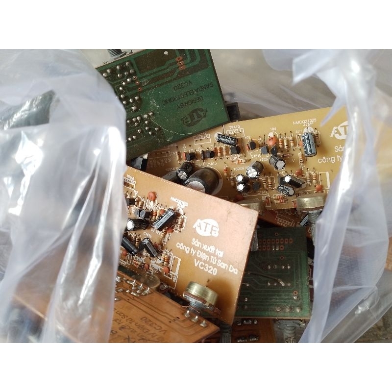 10 mạch công suất 100W.