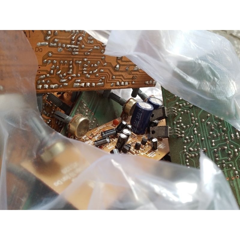 10 mạch công suất 100W.