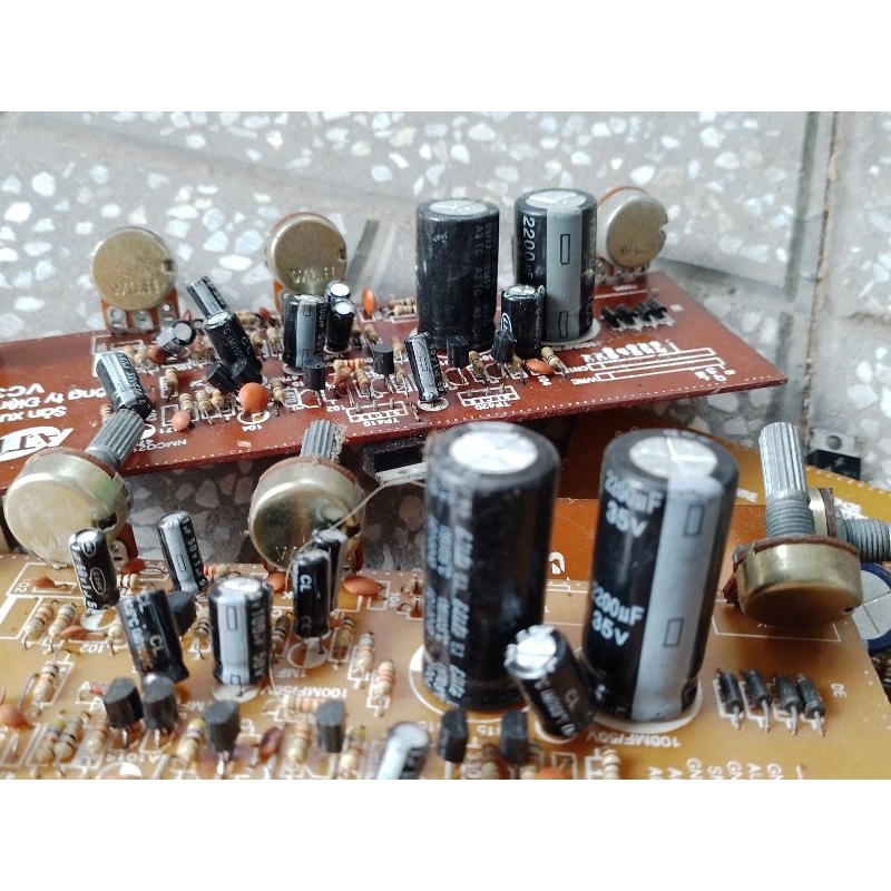 10 mạch công suất 100W.