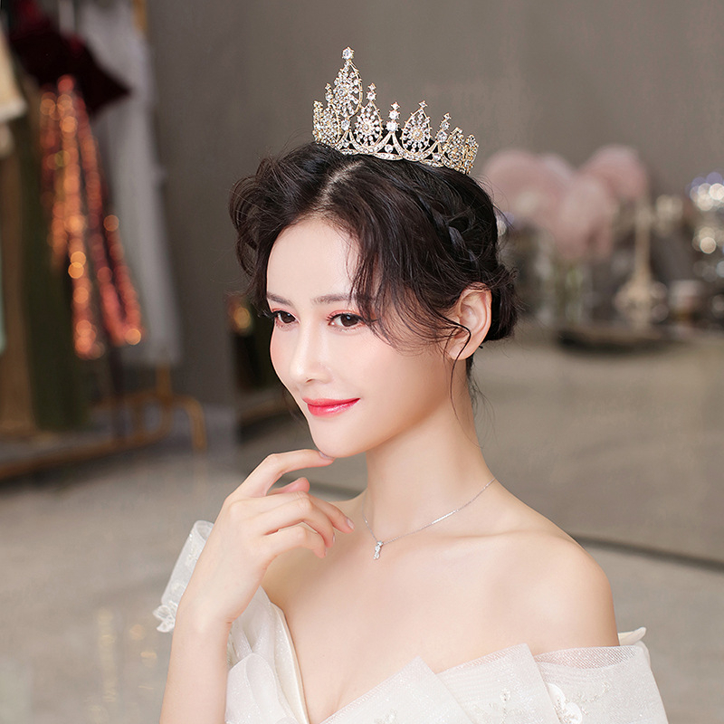 Vương miện dáng tròn trang điểm cô dâu