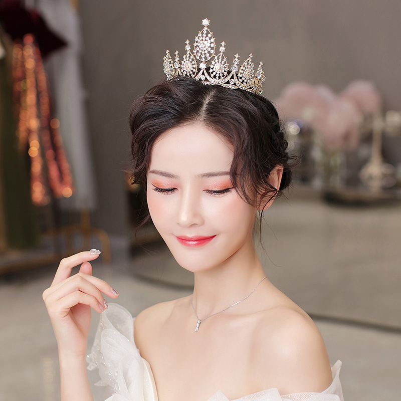 Vương miện dáng tròn trang điểm cô dâu