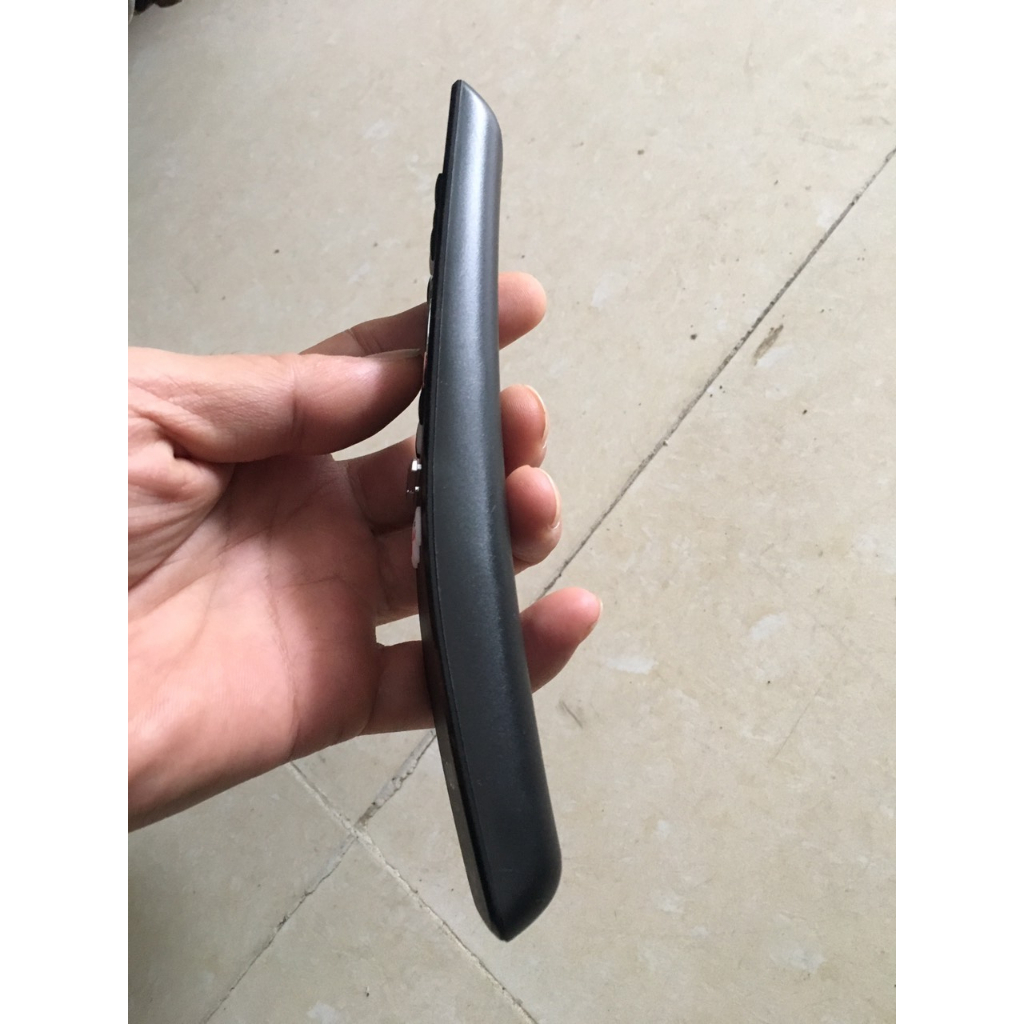 Điều Khiển Tivi Aqua Giọng Nói Đen Cong