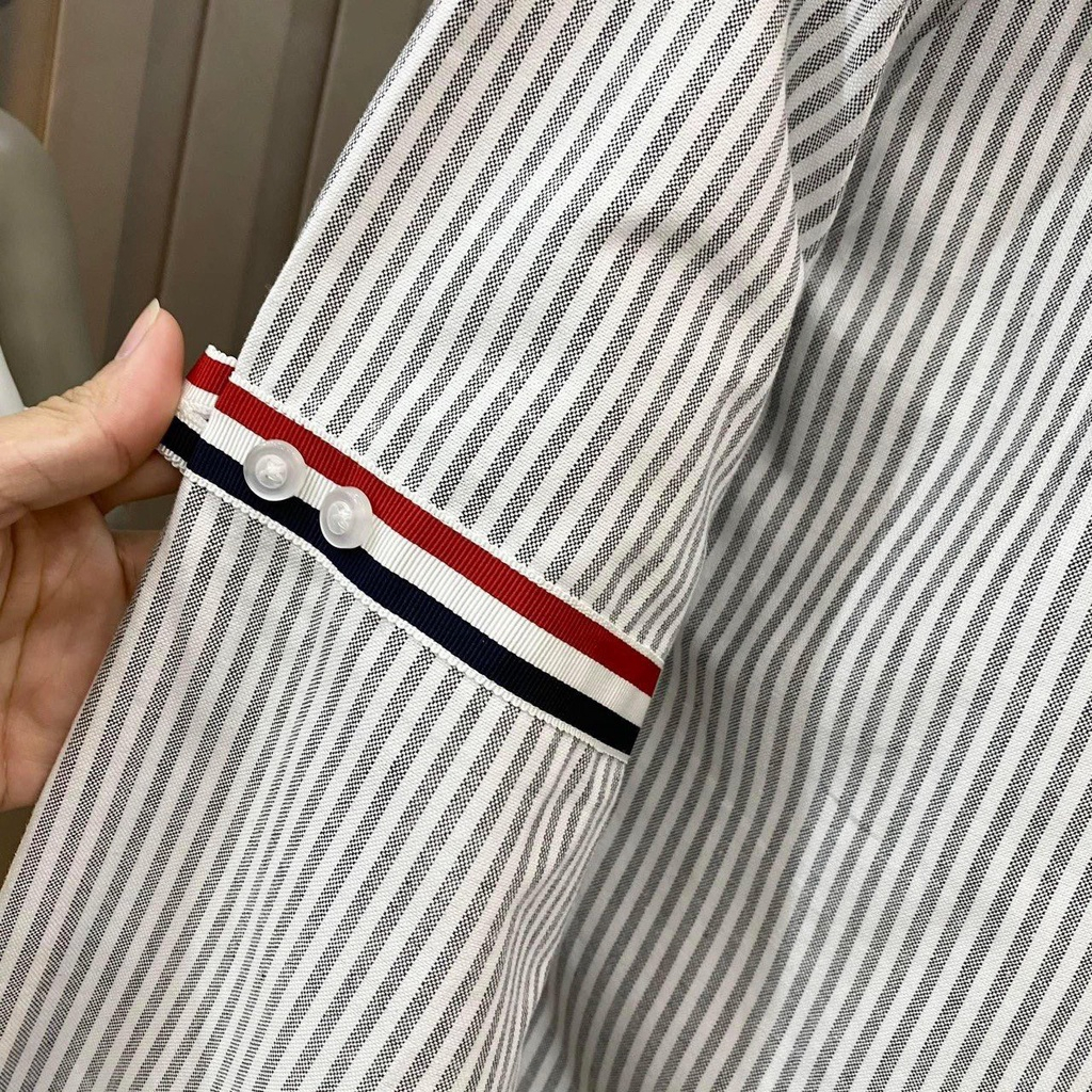 Áo Sơ Mi THOM BROWNE Dài Tay Kẻ Xám Vải Cao Cấp | BigBuy360 - bigbuy360.vn