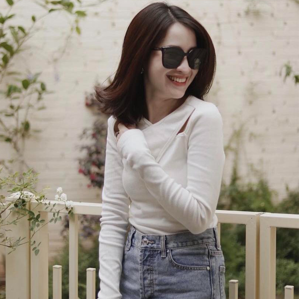 TheBlueTshirt - Áo Thun Nữ Tay Dài Xẻ Vai Màu Trắng - Long Sleeve Penélope Cross Rib Top - White