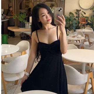 Đầm hai dây xoắn ngực xòe trơn
