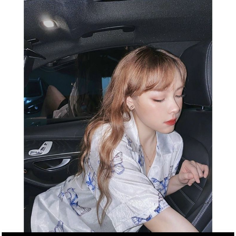 Áo sơ mi Dirycoin chất liệu vải lụa mềm mại, thoáng mát phong cách trẻ trung.