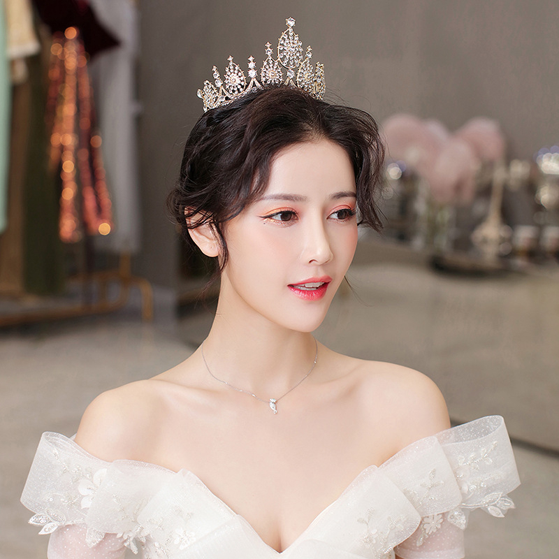 Vương miện dáng tròn trang điểm cô dâu