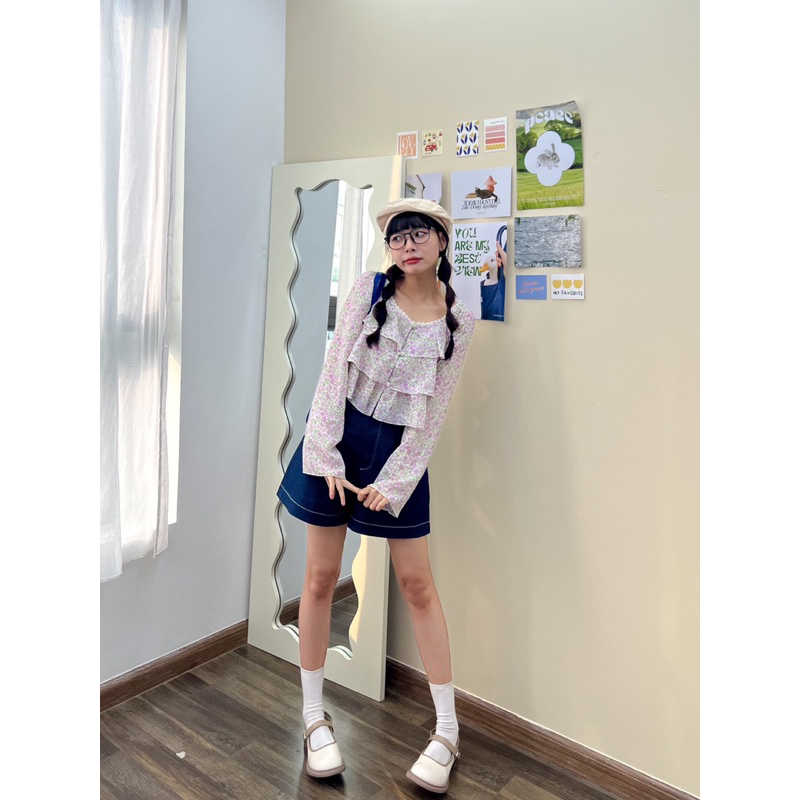 Áo kiểu form croptop cổ tròn tay dài xếp tầng nút bọc vải xốp hoa dịu dàng Lena Top - Siblinghouse