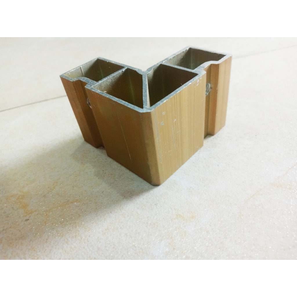 Ke vĩnh cửu trên cánh cửa sổ 4 Vít