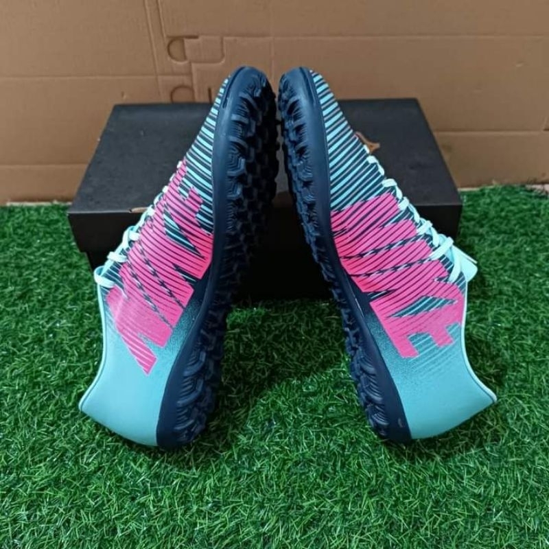 Giày Bóng Đá Sân Cỏ Nhân Tạo Mercurial Vic 6 Các Màu