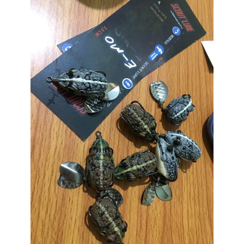 Nhái hơi Thái Thailan 🇹🇭emo Dài 3.5cm. 7gr. action nổi. 2 thìa thu hút cá tốt.cân từ Hugo đến bu thailn